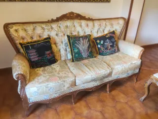 Sofá antiguo tapizado floral