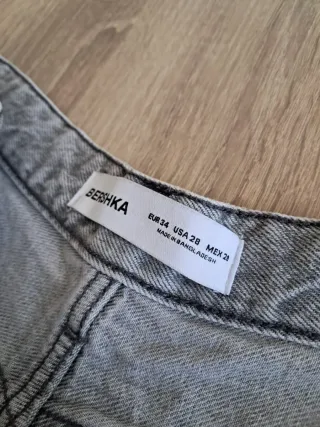 Pantalón vaquero ancho hombre gris