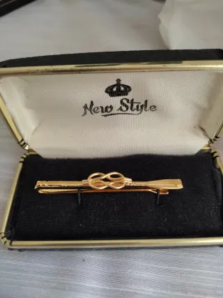 Pisacorbatas New Style Nudo Marino Dorado