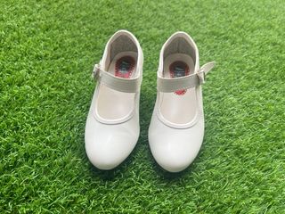 Zapatos Sevillanas INFANTIL Blancos de marca. T.26