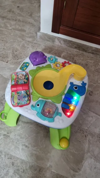 Mesa de actividades infantil