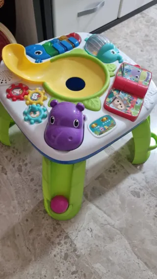Mesa de actividades infantil