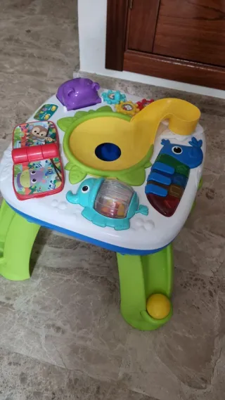 Mesa de actividades infantil