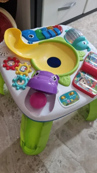 Mesa de actividades infantil