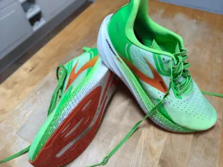 Zapatillas running BROOKS Hyperion Max