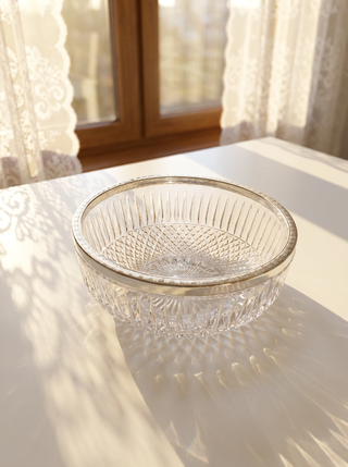 Bol de cristal con borde plateado