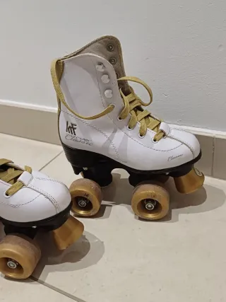 Patines de 4 ruedas Blancos y Dorados. Talla 31.
