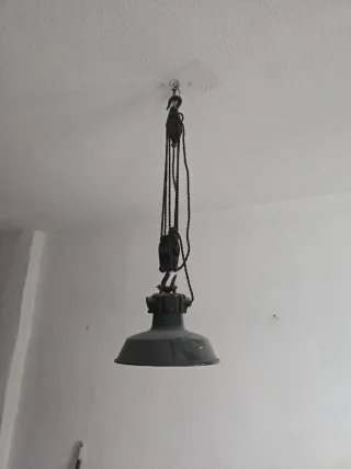 Lámpara industrial antigua colgante