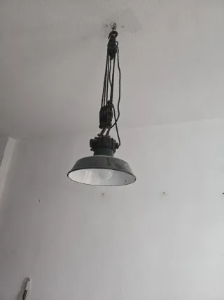 Lámpara industrial antigua colgante
