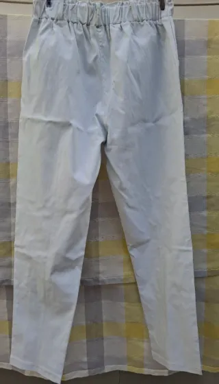 Pantalón T 46-48 con etiquetas. Medidas en descrip