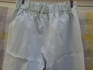 Pantalón T 46-48 con etiquetas. Medidas en descrip