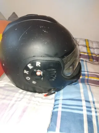 Casco de moto negro