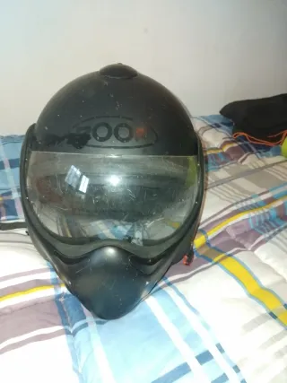 Casco de moto negro