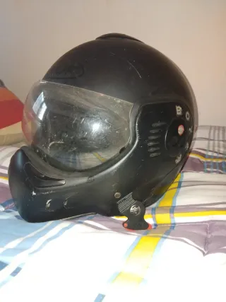 Casco de moto negro