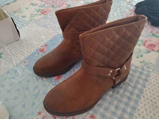 Rebajas: Botines marrones acolchados