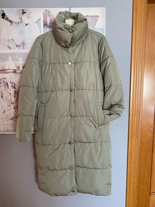 Abrigo acolchado Stradivarius T.36 casi nuevo.