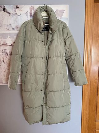 Abrigo acolchado Stradivarius T.36 casi nuevo.