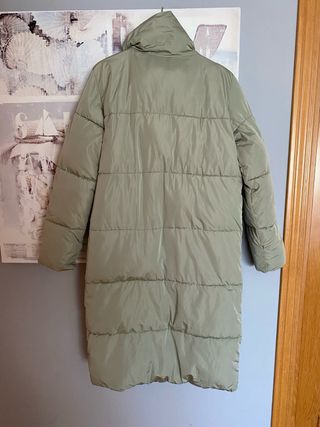 Abrigo acolchado Stradivarius T.36 casi nuevo.
