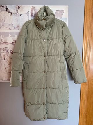 Abrigo acolchado Stradivarius T.36 casi nuevo.