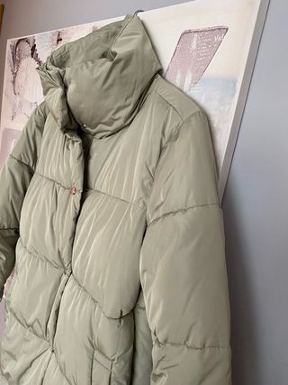 Abrigo acolchado Stradivarius T.36 casi nuevo.