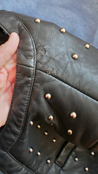 Chaqueta efecto piel Mango tachuelas