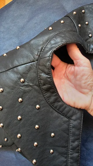 Chaqueta efecto piel Mango tachuelas