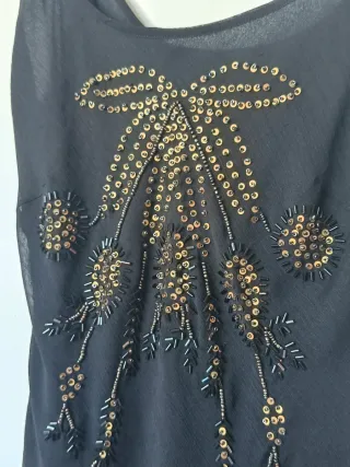 Vestido Vintage 2000 con adornos dorados