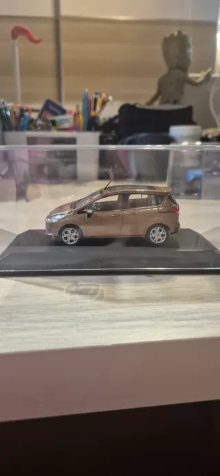 Ford S-Max Modelo Norev Color Bronce