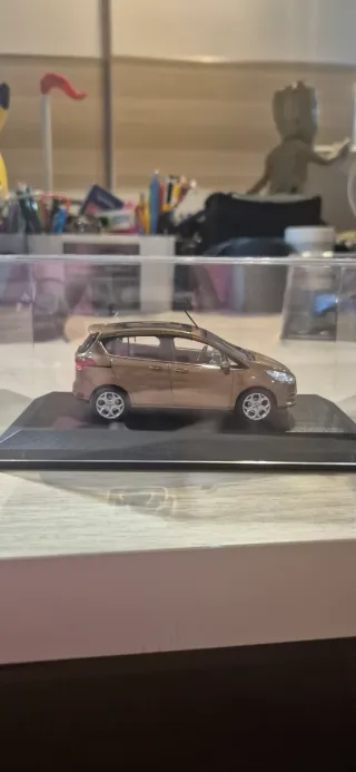 Ford S-Max Modelo Norev Color Bronce