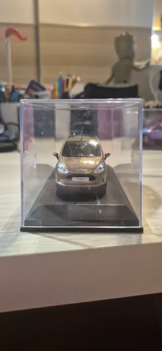 Ford S-Max Modelo Norev Color Bronce