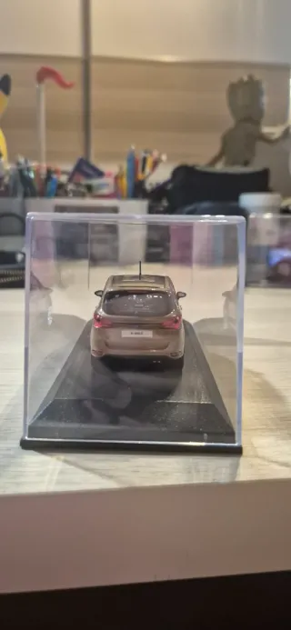 Ford S-Max Modelo Norev Color Bronce