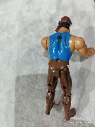 Lote figuras pequeñas: coche, tanque, etc.