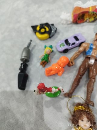Lote figuras pequeñas: coche, tanque, etc.