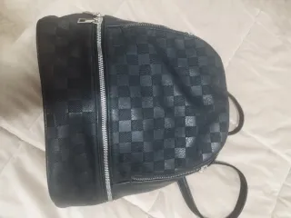 Zainetto nero con doppia zip