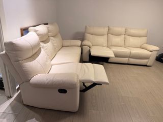 2 Divani Reclinabili in Pelle Beige. 6 posti