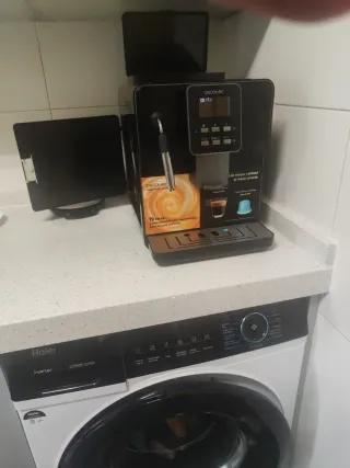 Cafetera Cecotec Super Automática en su caja