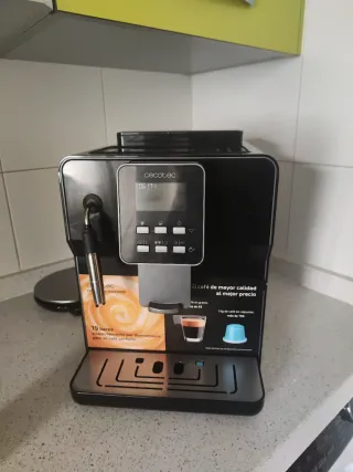 Cafetera Cecotec Super Automática en su caja