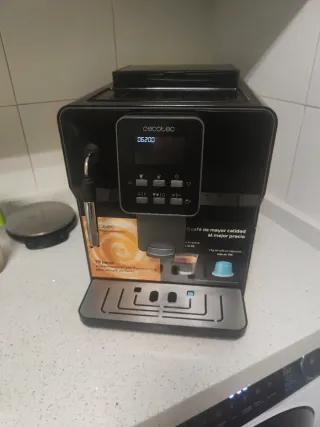 Cafetera Cecotec  6.000 nero Super Automática en