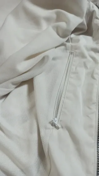 Chaqueta Nike Beige y Blanca