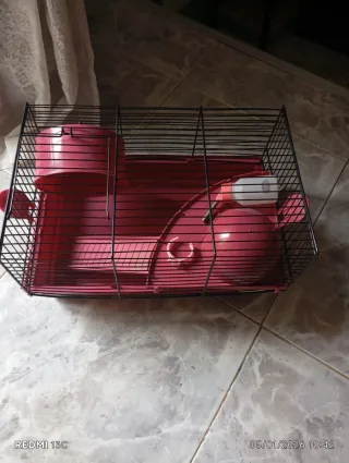 Jaula para hámster rosa y negra