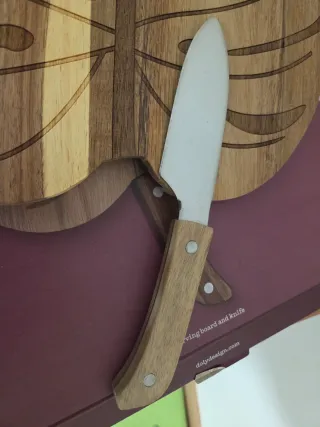 Tabla de madera decorativa para picar