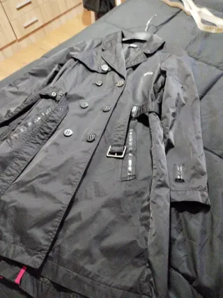 Gabardina impermeable DKNY mujer negra