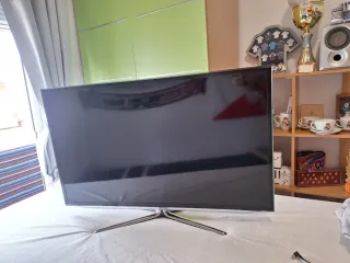 Televisor Samsung Negro y Plata