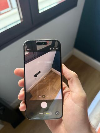 iPhone 16 Pro oro desierto