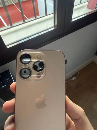 iPhone 16 Pro oro desierto