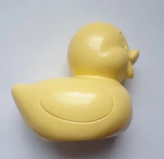 Patito de plástico amarillo