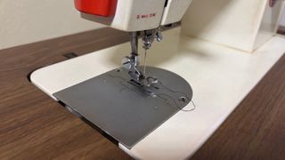 Máquina de coser Alfa con mueble