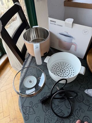 Miniso Olla Eléctrica 600W