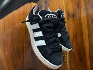 Adidas Campus 00s negras.
