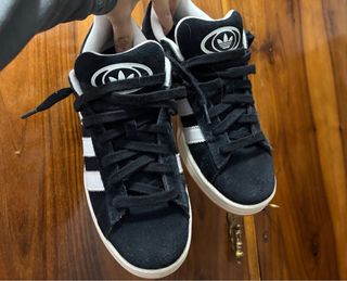 Adidas Campus 00s negras.